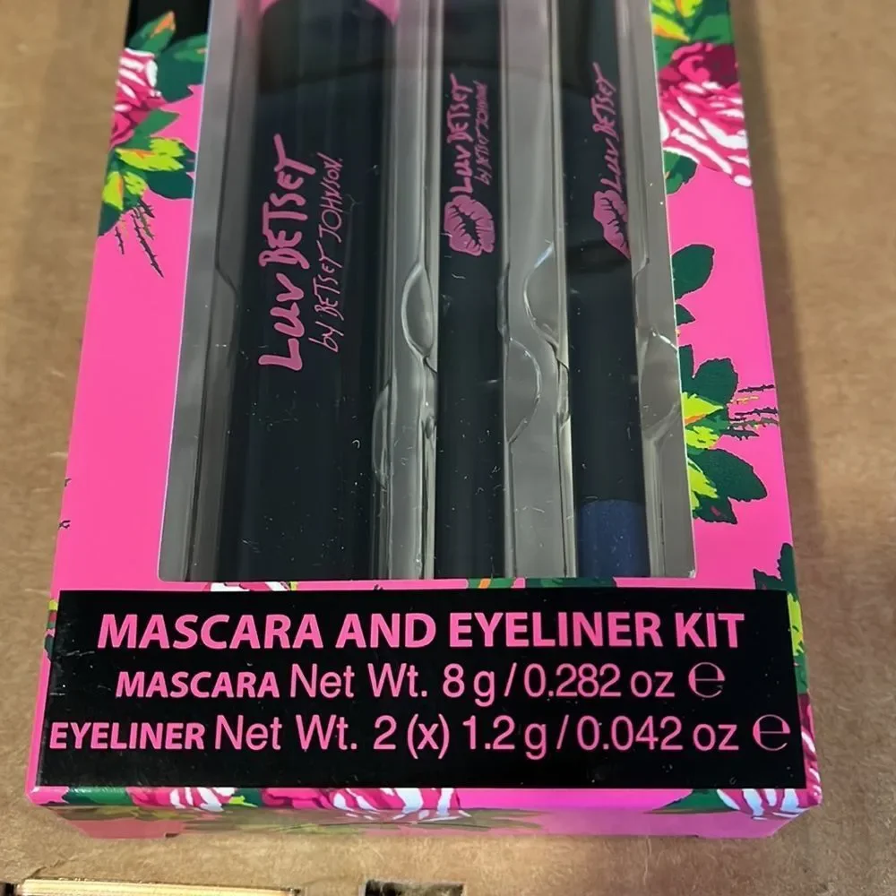 NWT Betsey Johnson mascara and eyeliner kit